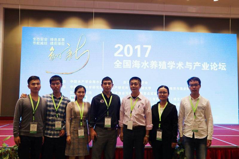 水产学院师生参会留影.jpg