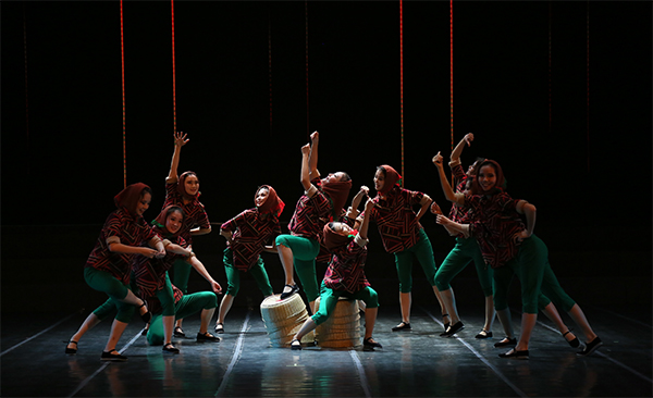 1513558844866444.jpg 群舞《卖鱼街》.jpg