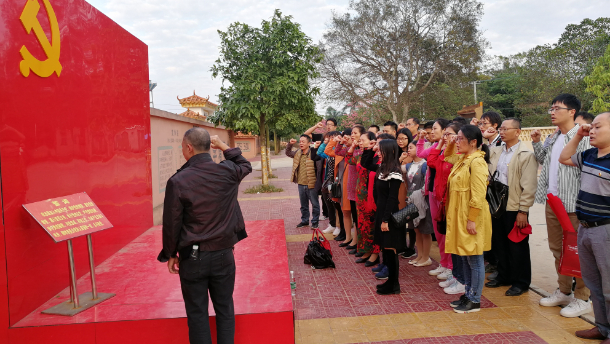 1543200341979317.jpg 参观黄学增烈士宣誓.jpg