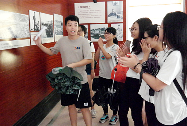 复件 陈明仁将军故居参观照.jpg